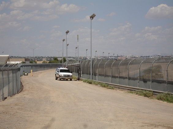 Obama sends a team to the border to assess the need for the National Guard