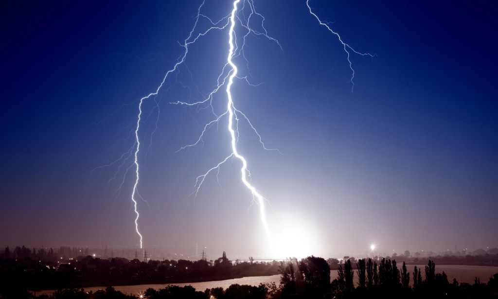 One dead and eight injured in L.A. during freak lightning strike