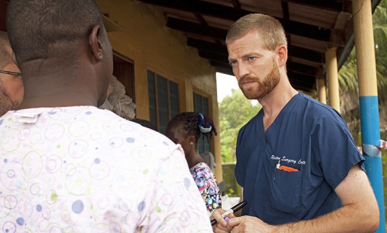 Ebola-stricken doctor gives “experimental serum” to his coworker