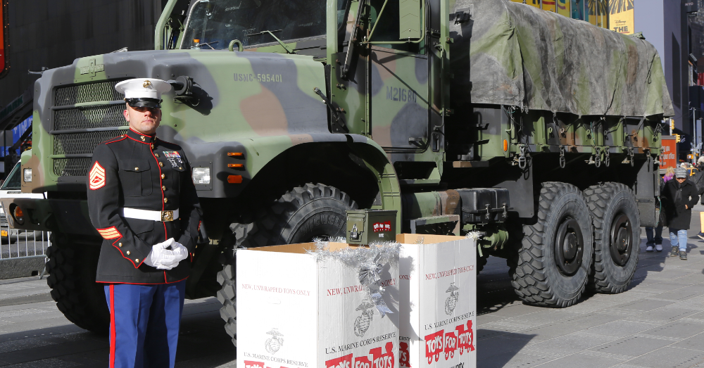 10 Great Ways to Give Back During the Holiday Season